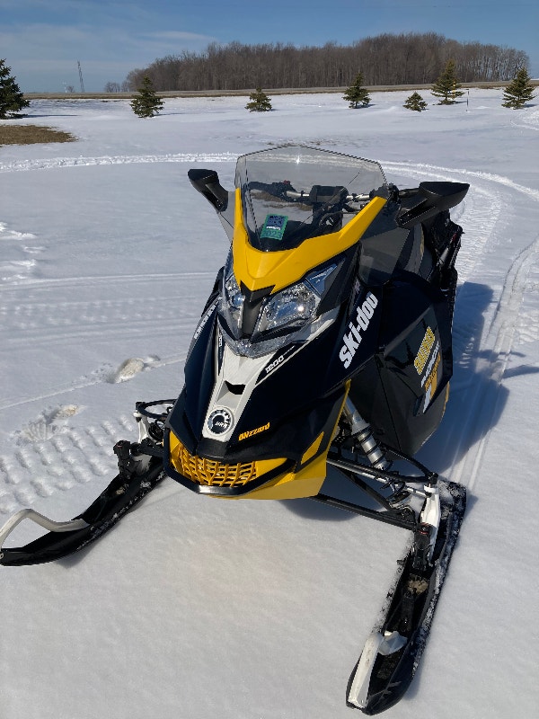 2017 Skidoo MXZ Blizzard Snowmobiles Grand Bend Kijiji