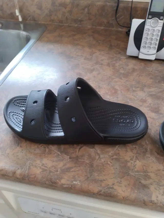 WOMEN'S SIZE 9 CROCS SANDALS in Women's - Shoes in City of Halifax - Image 7
