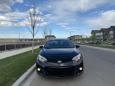 2016 Toyota Corolla S, with added options Top of the line, fully loaded, single owner 1.8L 4cylinder...