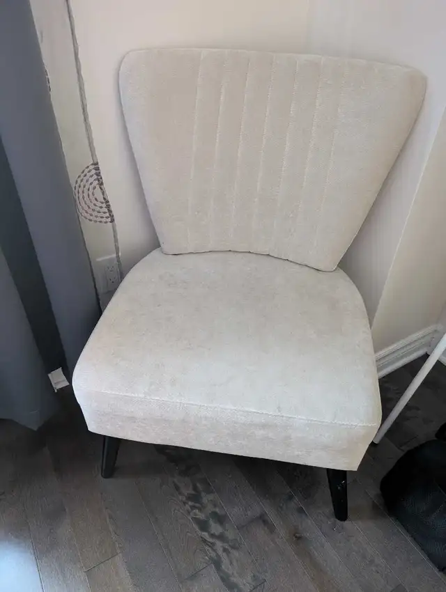 chaisse style canapé in Chairs & Recliners in Longueuil / South Shore - Image 2