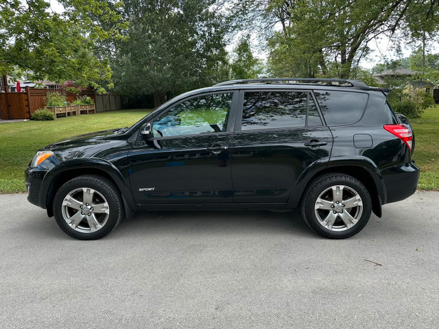 2011 Toyota Rav4 Sport, 4WD, Leather w/ Heated Seats, Sunroof! in Cars & Trucks in St. Catharines - Image 3
