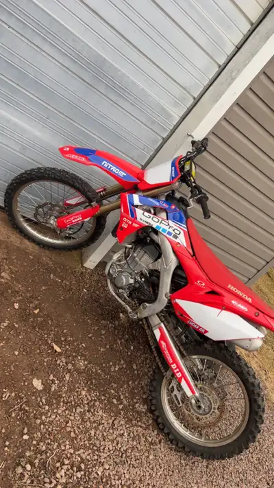 2016 crf 450r, bike is in excellent condition, runs and drives great, has proper bars. Bike has no i...