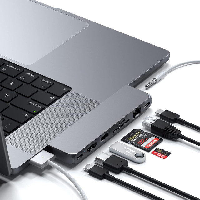 Satechi Pro Hub Max Adapter - USB4 for M2/ M1 MacBook Pro/Air in Laptop Accessories in Hamilton - Image 2