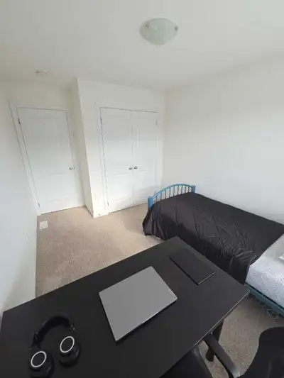Private Bedroom for Rent at Sora Lane, Guelph Available from November 15th or Dec 1st (Available Sho...
