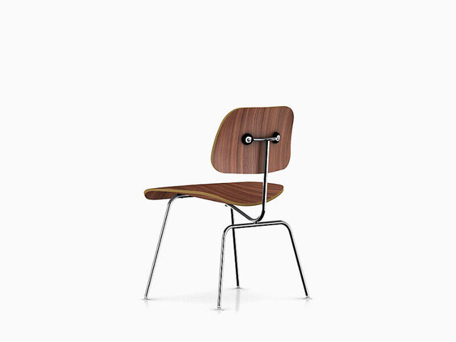 JE RECHERCHE: Chaise EAMES plywood moule couleur Noyer dans Chaises, Fauteuils inclinables  à Longueuil/Rive Sud - Image 2