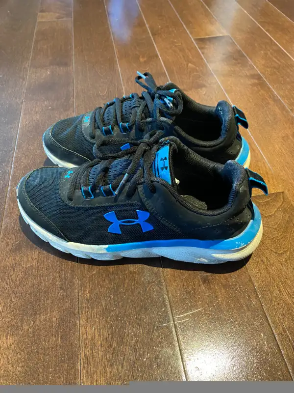 Selling Asics & Under Armour runners - Size 3.5 in Kids & Youth in St. Albert - Image 6