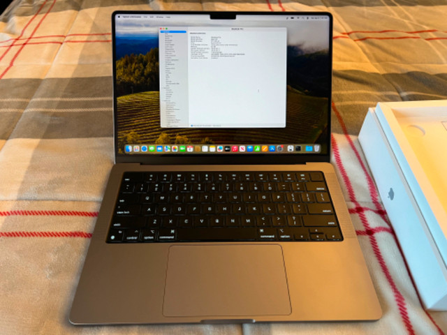 MacBook Pro 14" 2023 Space Grey - 2TB SSD - 32GB RAM - M2 Pro in Laptops in Calgary - Image 2