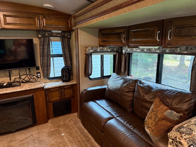 2016 Keystone Outback 326 RL in Travel Trailers & Campers in Kamloops - Image 2