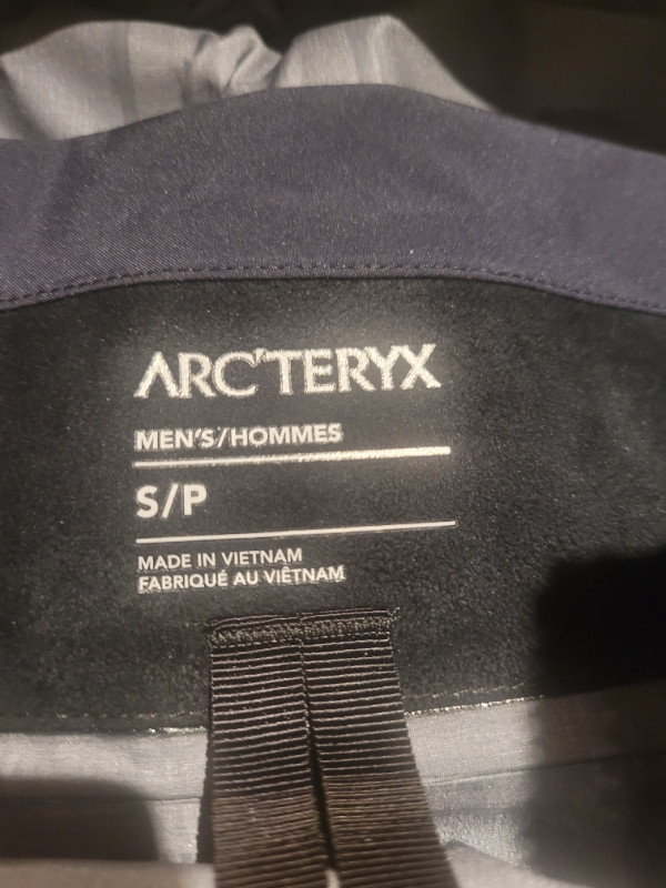 Arcteryx Beta AR NEW in Men's in City of Toronto - Image 2