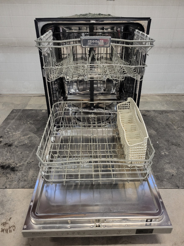 Frigidaire Dishwasher in Dishwashers in Winnipeg - Image 2