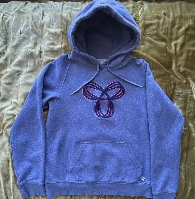 Preowned Aritzia TNA Blue Woman’s Pullover Hoodie [Large] in Women's - Tops & Outerwear in Calgary - Image 2
