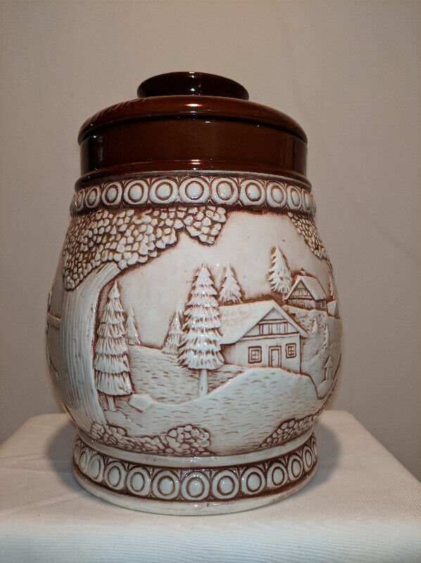 Vintage 1976 Peak Freans Cookie Jar/Biscuit Barrel in Arts & Collectibles in Oakville / Halton Region