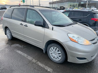 Toyota Sienna CE, 8 passagers 2010