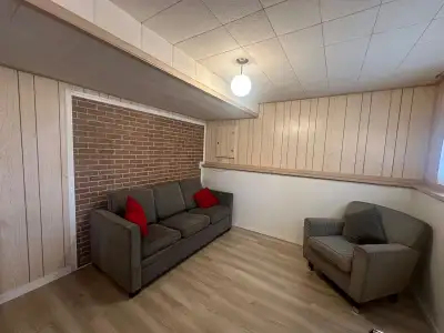Bright and spacious 2-bedroom and 1bathroom basement suite available in North Shore, located just 5...