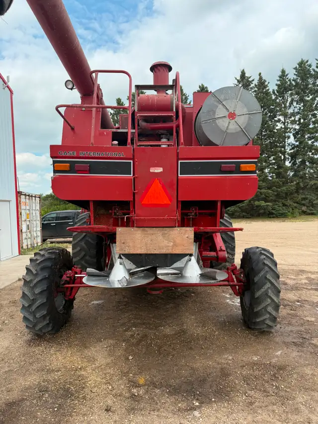 1680 case international axial flow combines & headers in Farming Equipment in Winnipeg - Image 4
