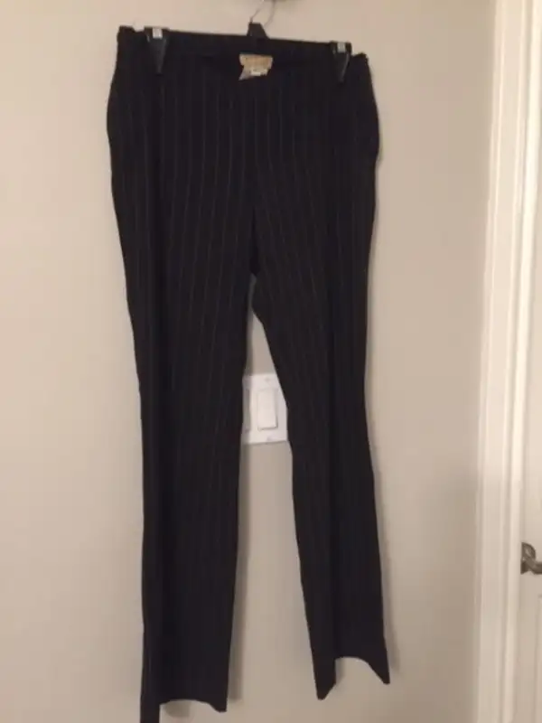 2x Thyme Red Maternity Knit Sweater & Tummi office Pants Size S in Women's - Maternity in Markham / York Region - Image 4