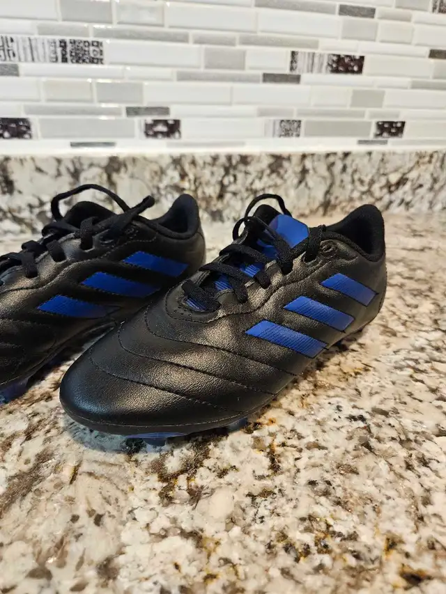 Adidas Soccer Cleats in Soccer in Kitchener / Waterloo - Image 3