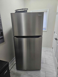 Fridgidaire 30 inch Stainless Steel Refrigerator