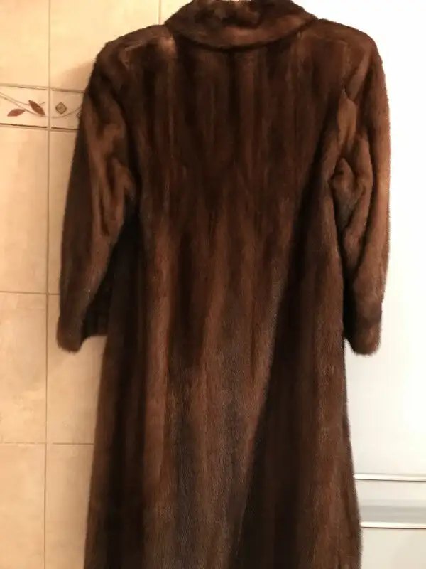 Mink coat for women. in Women's - Tops & Outerwear in City of Montréal - Image 3