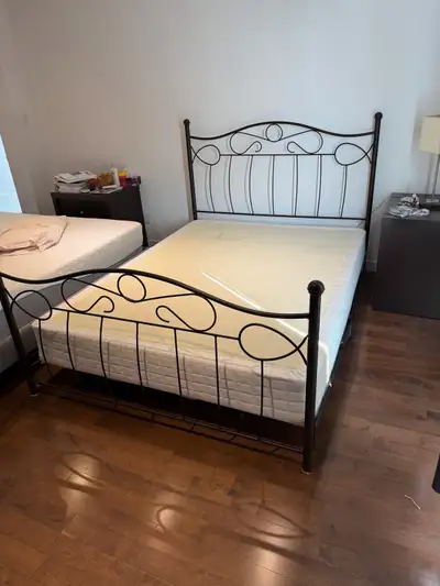 Grand lit (lit Queen) avec sommier, View more