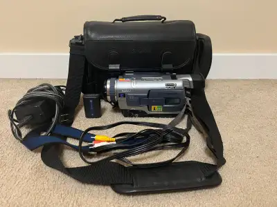 Sony Handycam DCR-TRV330 Digital-Camcorder Bundle - Tested Worki, View more