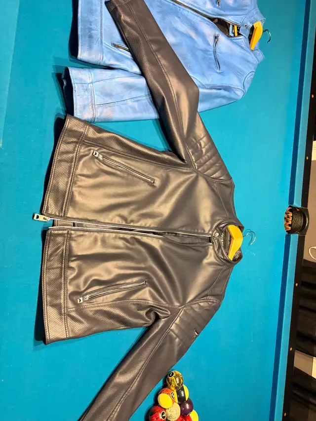 New  dark blue, extra large guess, leather jacket in Men's in Oakville / Halton Region - Image 4
