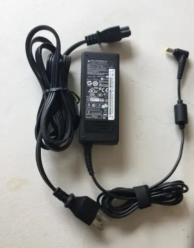 Acer Genuine 19V 3.42A AC Adapter Power Cord Charger For Acer Laptop and Tablet. Condition is Used....