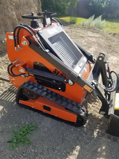 2026 Mini Skidsteer. SL36C 420cc gas engine. Hydraulic cooler and fan. Barely used with only 3 hours...