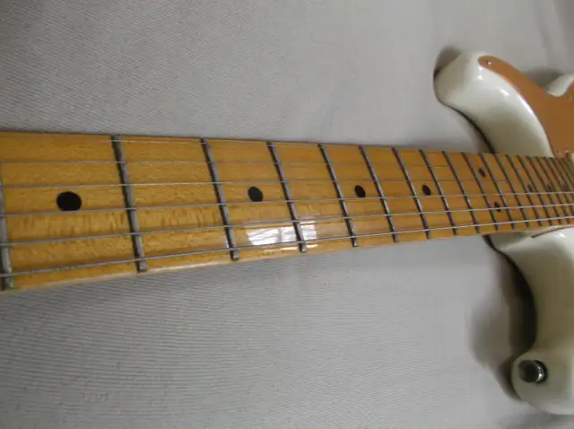 Fender Squier stratocaster  classic vibe guitare in Guitars in Sherbrooke - Image 4