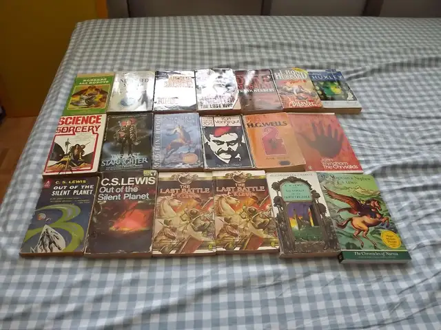 22 SCI-FI BOOKS:HERBERT,HUXLEY,LEWIS,Vonnegut,WELLS,Bradbury in Fiction in City of Toronto - Image 3