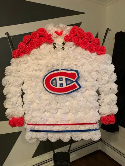 Chandail canadien floral 30po.x30po.bouquet funéraire ou, View more