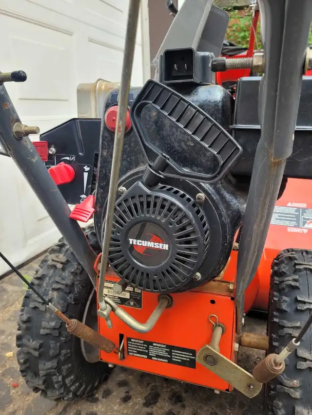 Noma 27" snowblower in Snowblowers in Kitchener / Waterloo - Image 4