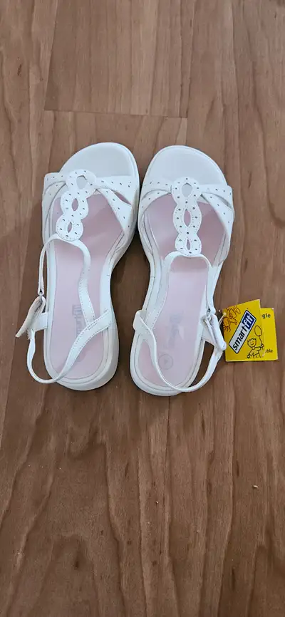 NEW Girls dress shoes size 4, View more