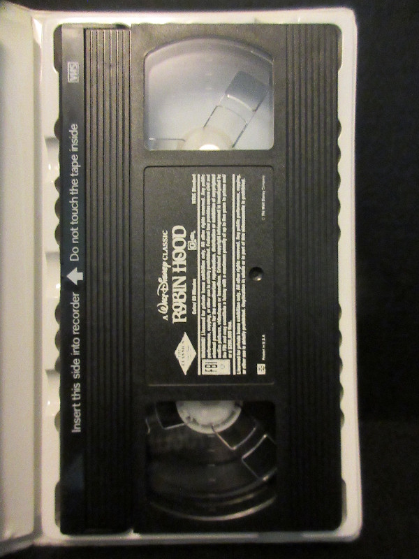 Disney Clamshell Movies VHS x 5 "Robin Hood,SwordinStone,etc" VG in CDs, DVDs & Blu-ray in Stratford - Image 4