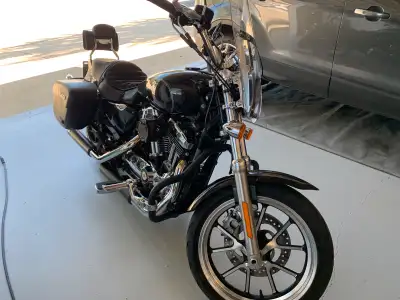 This is a used 2017 Harley Davidson XL 1200T, perfect for cruising. It's in a very good condition, r...