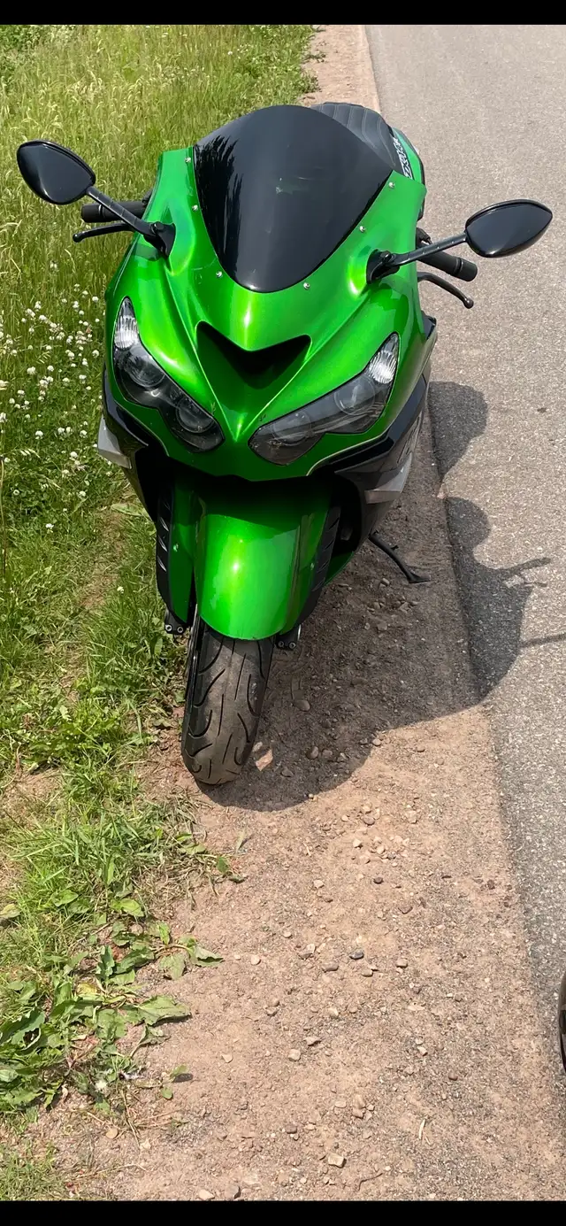  2016 Kawasaki ninja ZX 1400 R special edition in Sport Bikes in Charlottetown - Image 10