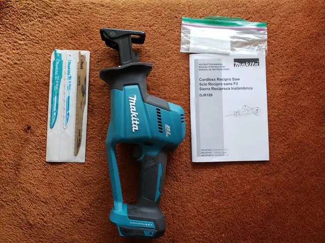 Makita DJR189 18V LXT Brushless Reciprocating Saw (sawzall) in Power Tools in Mississauga / Peel Region - Image 3