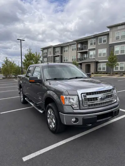 2013 F150 3.5L Ecoboost 4WD 178,000 km 5.5 box Has reserve camera in the mirror Truck runs and rides...