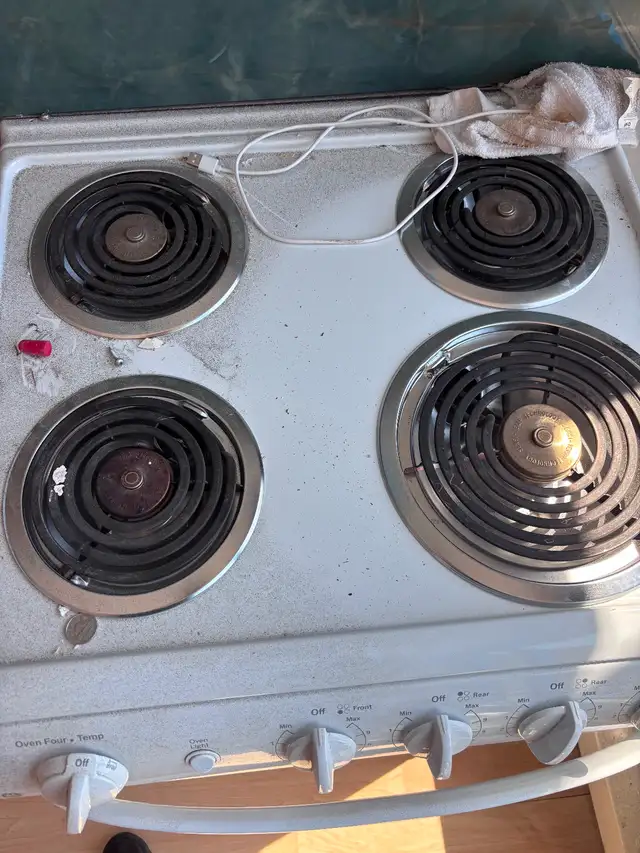 WORKING ELECTRICAL ELEMENT STOVE: PICK UP AVENUE AND DAVENPORT in Stoves, Ovens & Ranges in City of Toronto - Image 9