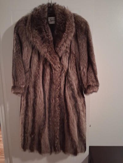 Manteau de fourrure, View more