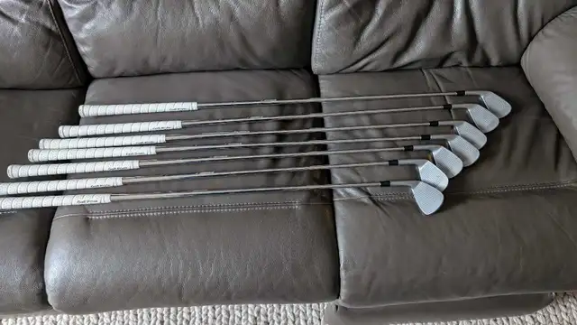 Taylormade  clubs and bag in Golf in Ottawa - Image 2