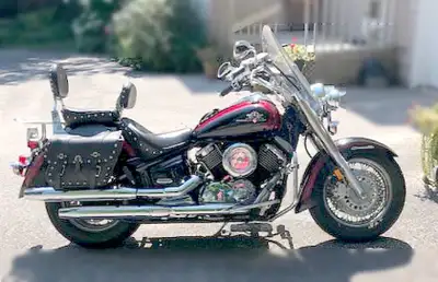 2002 Yamaha V-Star CLASSIC—1100cc bike... loaded with extras; (Red on Black) see pics! MINT conditio...