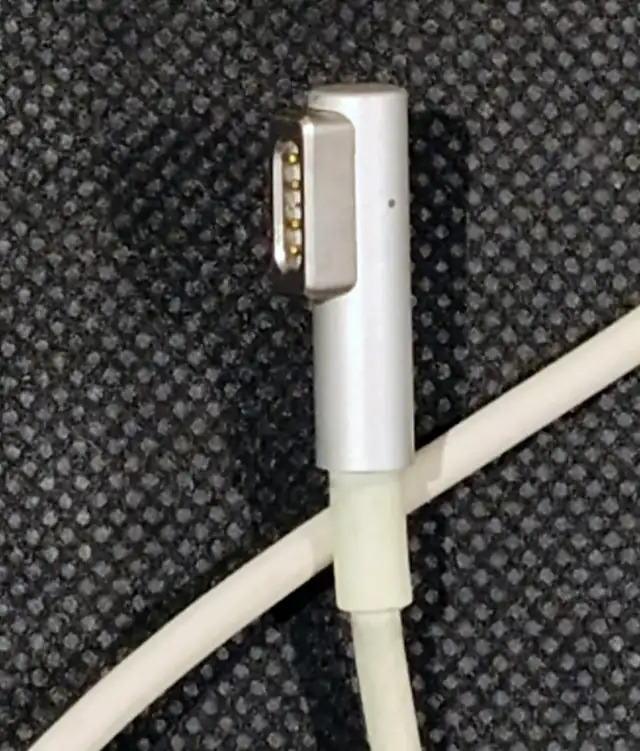 Genuine Apple A1330 60W MagSafe Power Adapter in Laptop Accessories in Oakville / Halton Region - Image 3