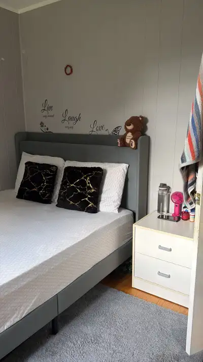 MAIN FLOOR ROOM FOR RENT – AVAILABLE from 1 of October Prime location near Midland Ave & Eglinton Av...