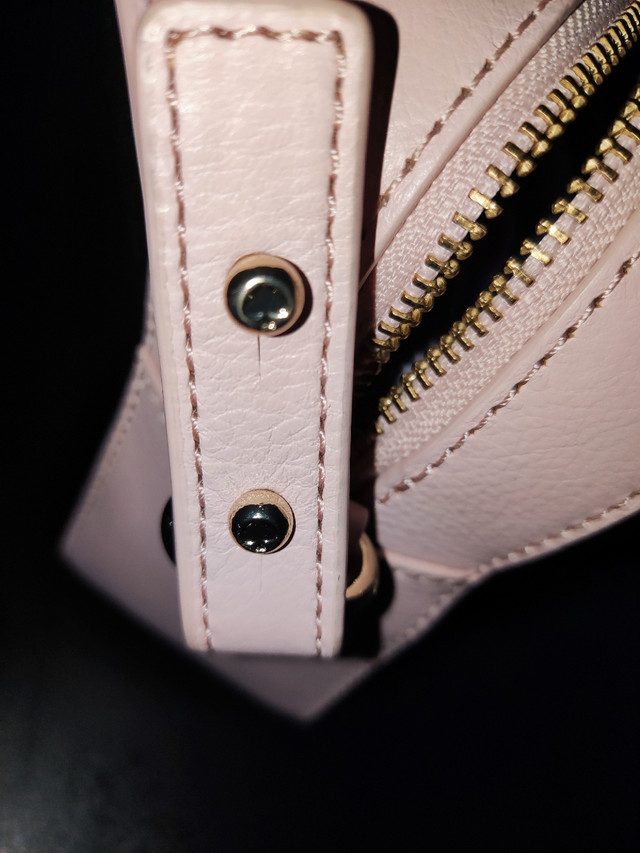 Kate Spade Crossbody Pink Purse  in Women's - Bags & Wallets in Red Deer - Image 3