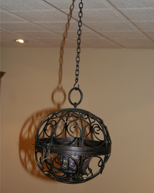 CHANDELIER MÉDIÉVAL in Arts & Collectibles in Laval / North Shore - Image 3