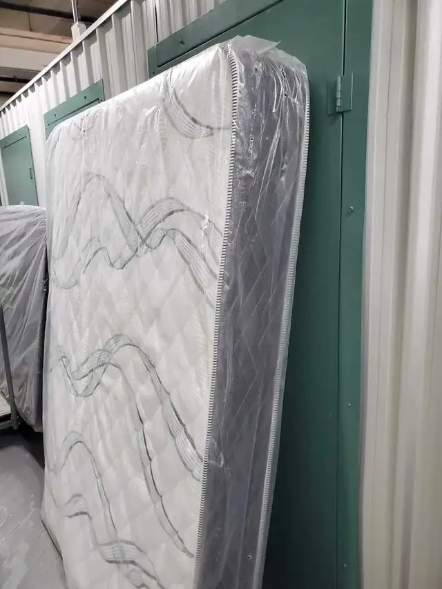 Matelas Queen à vendre neuf  in Beds & Mattresses in Longueuil / South Shore - Image 3