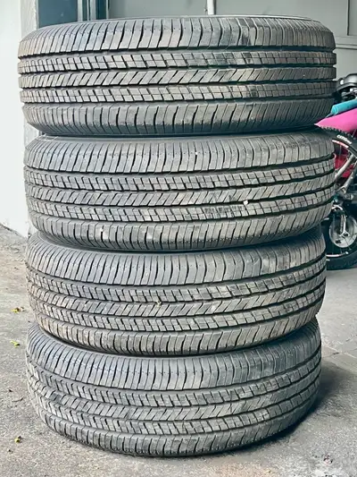 Yokohama Avid S34FV BluEarth 215/60/16 94H M+S 9.5-10/32 (neuf c’est 10/32) Utilisé moitié saison se...