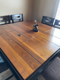 ~Solid Wood Dining Table with 6 Chairs- Excellent Condition~