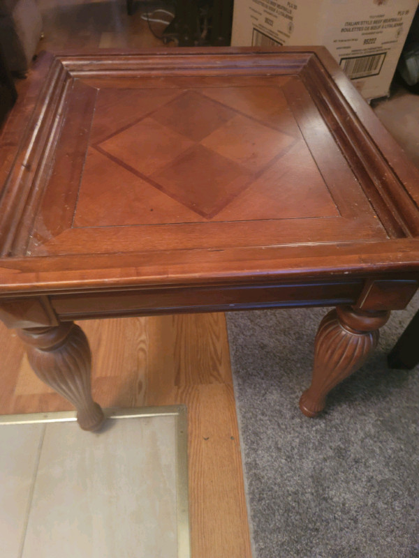 End Table in Other Tables in St. Catharines - Image 2